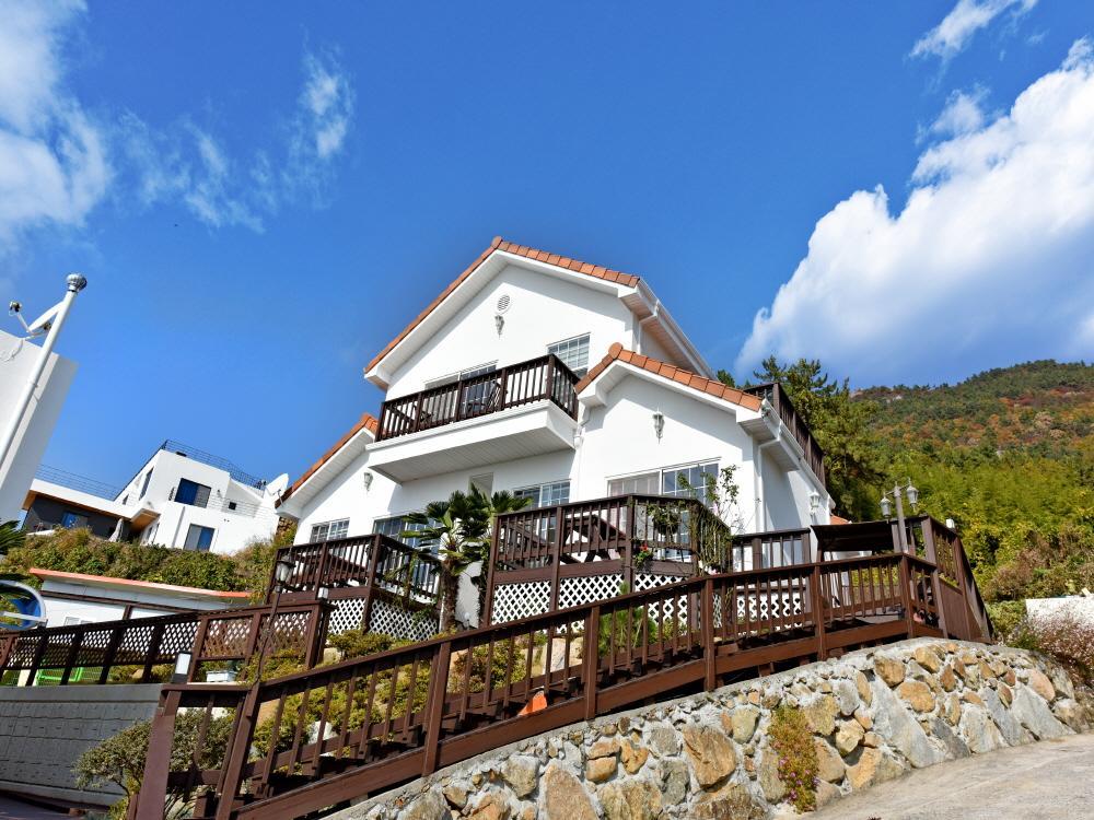 Namhae Bluemare Pension Exterior photo
